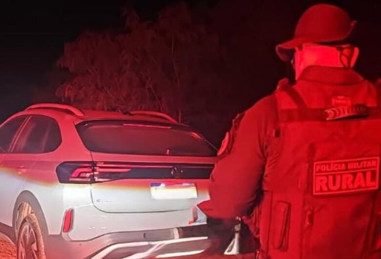 Carro furtado é recuperado na BR-262 e motorista acaba preso