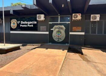 Homem é preso ao tentar validar documentos falsos para cursar medicina