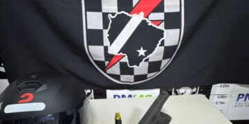 Motociclista é levado à delegacia após dar entrada em hospital armado