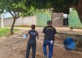 Homem é alvo de ataque a tiros, sobrevive e acaba preso por tráfico durante atendimento