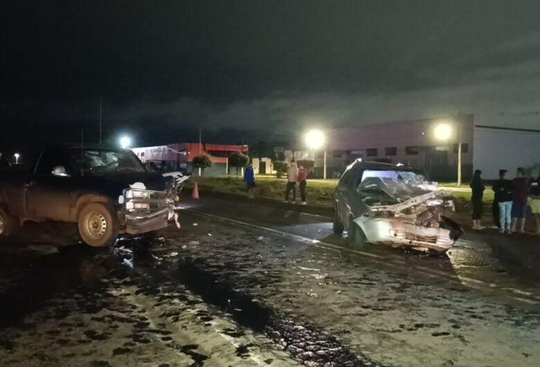 Acidente na BR-463 mata motorista e deixa três feridos