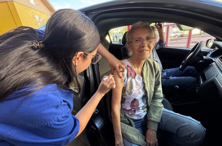 Drive-thru de vacina contra gripe segue até dia 24 em Campo Grande