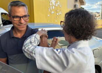 Drive-thru aplica mais de 10 mil doses contra gripe na Capital