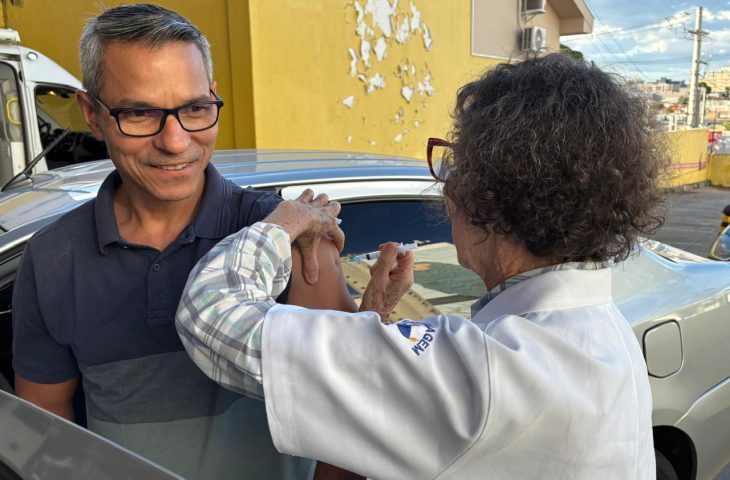 Drive-thru aplica mais de 10 mil doses contra gripe na Capital