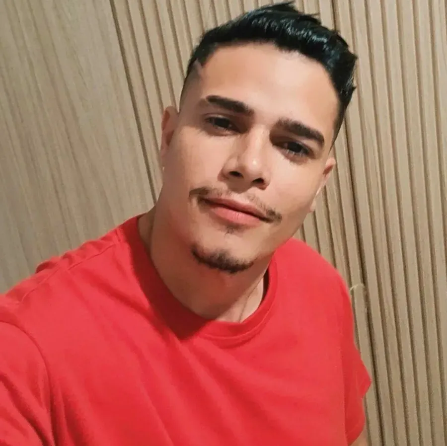 Filho de vereador e de pré-candidata é executado a tiros em quintal de casa