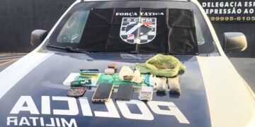 Homem é preso por tráfico de drogas em frente a colégio militar após denúncias de pais