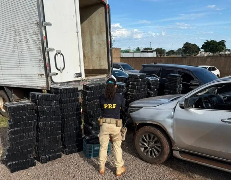 Motorista foge e abandona caminhonete com mais de 1,5 tonelada de maconha