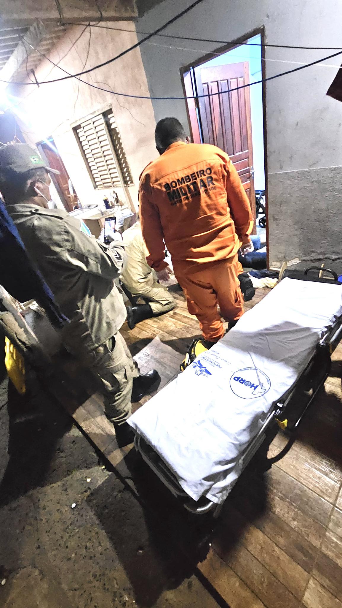 Após discussão, mulher esfaqueia marido e é presa em flagrante
