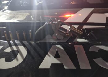 Homem é preso após fugir de abordagem e portar arma ilegal Homem é preso após fugir de abordagem e portar arma ilegal