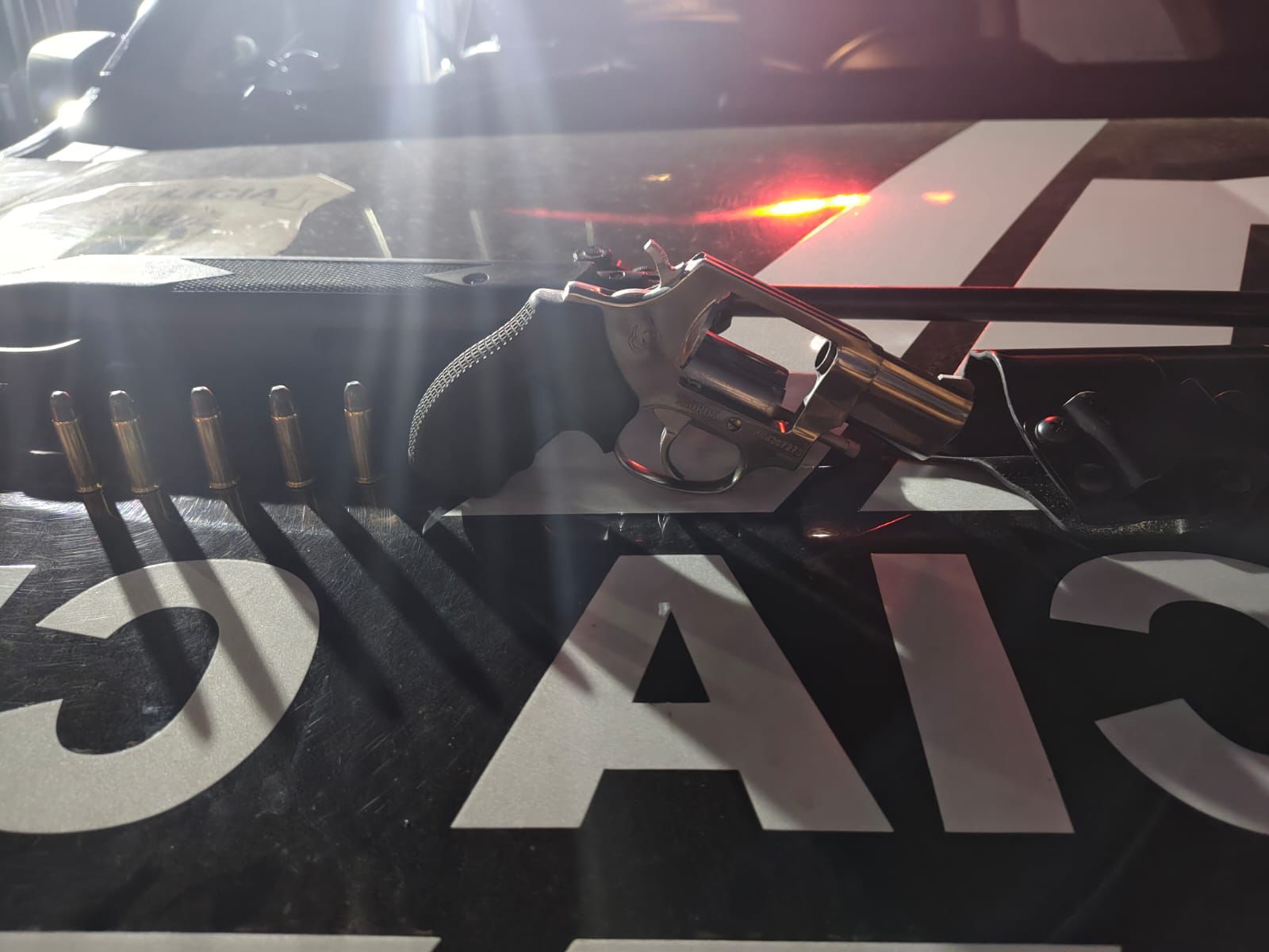 Homem é preso após fugir de abordagem e portar arma ilegal