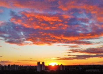 Sextou com clima de outono: frio, nuvens e risco de tempestade