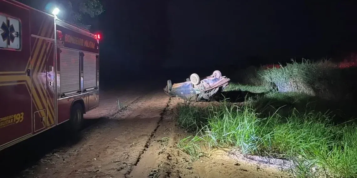 Capotamento na BR-267 deixa um morto e dois feridos