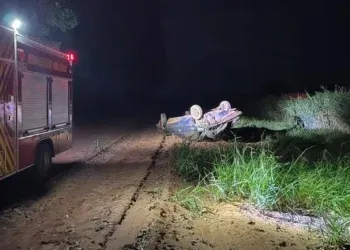 Capotamento na BR-267 deixa um morto e dois feridos
