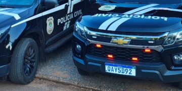Homem descumpre medida protetiva, tenta fugir da polícia e acaba preso