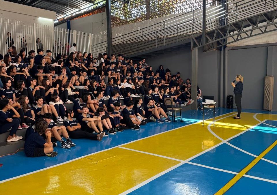 Polícia Cívil leva debate sobre bullying e crimes digitais a escola da Capital