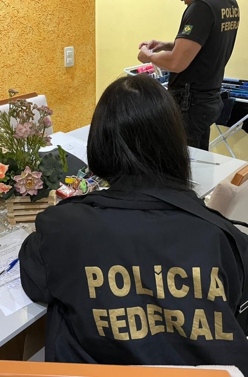 Operações da PF investigam irregularidades e afastam servidores