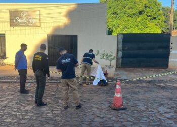 Homem é assassinado e suspeito é preso minutos depois pela polícia