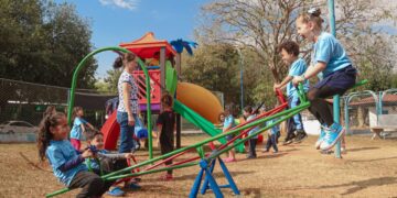 Prefeitura entrega parquinho na Aldeia Marçal de Souza