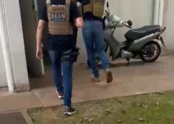 Homem é preso por espancar esposa e deixar vítima desacordada Homem é preso por espancar esposa e deixar vítima desacordada