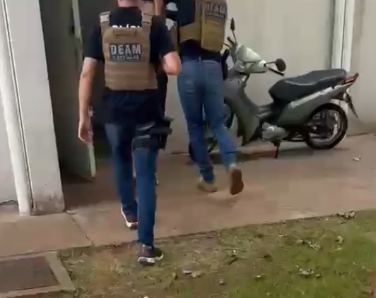 Homem é preso por espancar esposa e deixar vítima desacordada