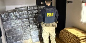 Carreta com 4,5 toneladas de maconha é apreendida na BR-163 e motorista foge