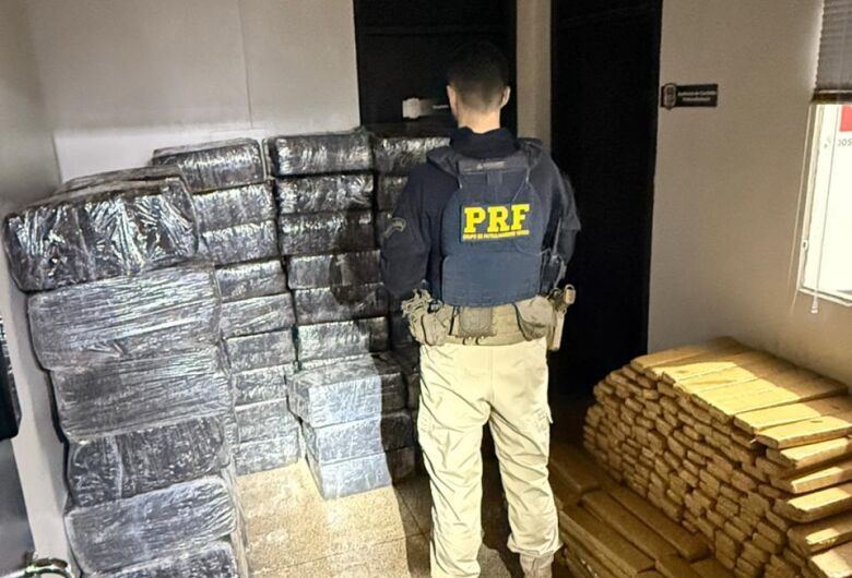 Carreta com 4,5 toneladas de maconha é apreendida na BR-163 e motorista foge