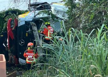 Caminhoneiro é encontrado morto após queda de veículo em rio na BR-163