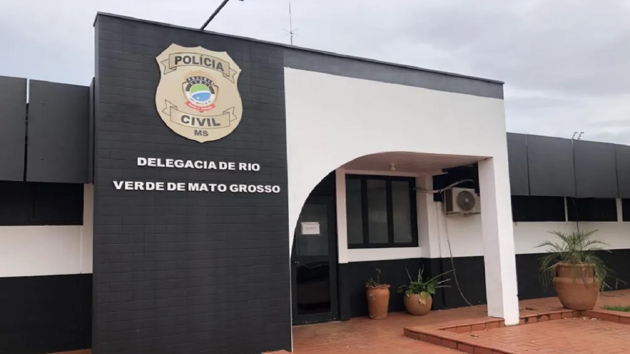 Vítimas são esfaqueadas em bar e suspeito de tentativa de feminicídio é preso