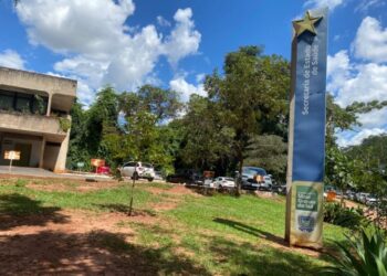 Saúde abre seleção com salários de até R$ 5,4 mil em MS Saúde abre seleção com salários de até R$ 5,4 mil em MS