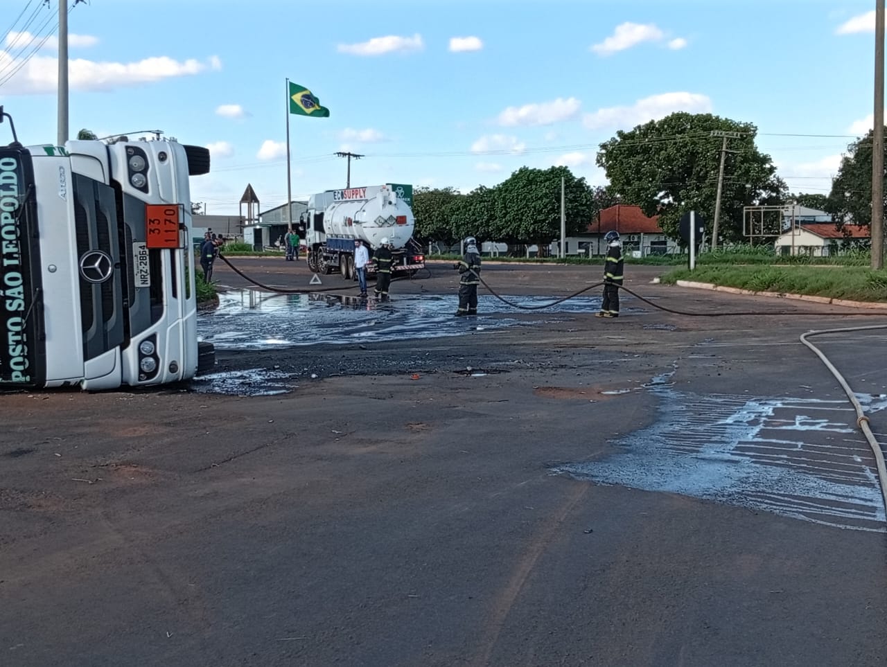 Acidente com caminhão-tanque interdita BR-060 em Campo Grande