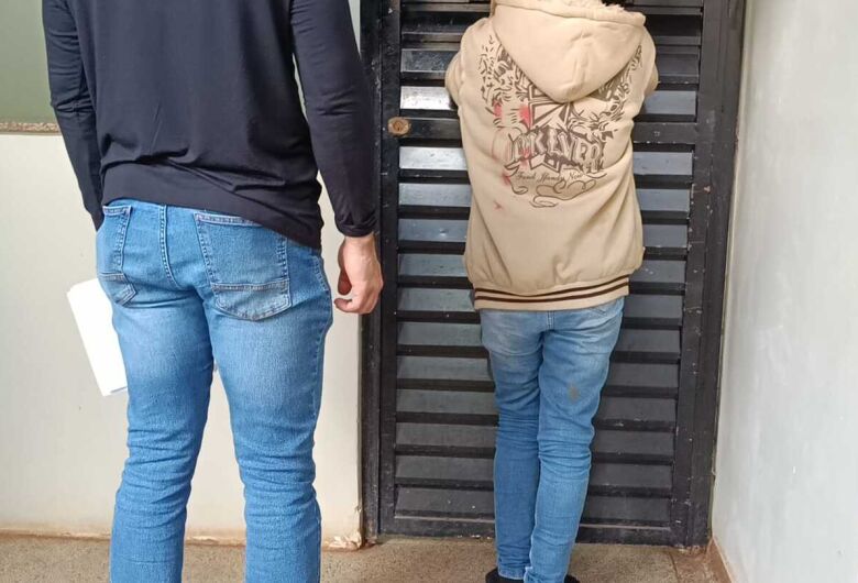 Grávida denuncia mulher por ataque com fogo após suspeita ser presa por homicídio em bar