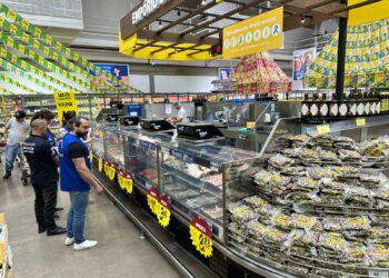 Fiscalização apreende 650 kg de carnes e frios irregulares em atacadista de Campo Grande