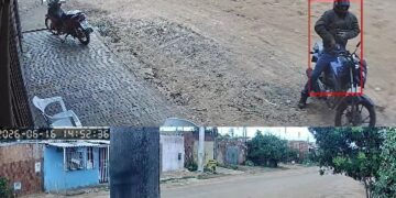 Adolescente é alvo de atiradores em moto e acaba baleado ao tentar fugir