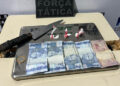 Suspeito de série de furtos é preso com droga e faca