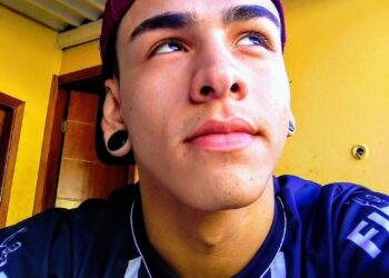 Jovem dono de tabacaria morre após ataque a tiros e funcionário segue internado