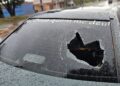 Violência no trânsito: homem é morto com tiro no rosto após bater em carro estacionado Violência no trânsito: homem é morto com tiro no rosto após bater em carro estacionado