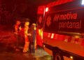 Policiais socorrem vítima de acidente durante transporte de preso na BR-163 Policiais socorrem vítima de acidente durante transporte de preso na BR-163