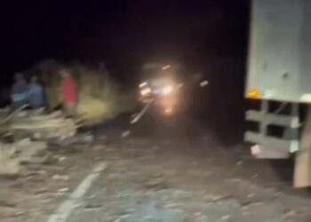 Batida entre caminhões interdita trecho da MS-258