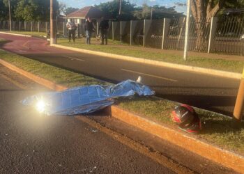 Motociclista morre após perder controle e bater em poste na Duque de Caxias