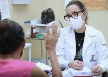 Prefeitura convoca médicos para reforçar atendimentos