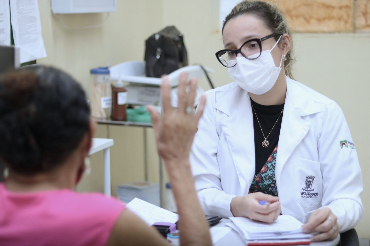 Prefeitura convoca médicos para reforçar atendimentos