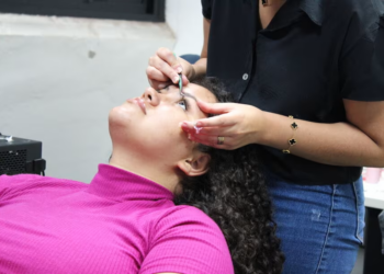 Curso gratuito ensina extensão de cílios no Marcos Roberto Curso gratuito ensina extensão de cílios no Marcos Roberto