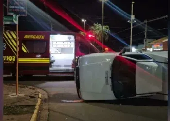 Condutor sem carteira de habilitação provoca acidente entre veículos