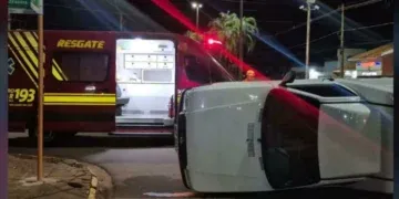 Condutor sem carteira de habilitação provoca acidente entre veículos