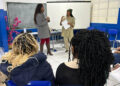 Curso gratuito de tranças capacita jovens no CRAS Canguru 