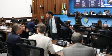 Deputados votam projeto que autoriza cessão de auditores  e procuradores ao Comitê Gestor do IBS