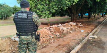 Descarte irregular pode gerar multa de até R$ 5 mil e até investigação criminal