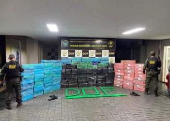 Polícia encontra carga milionária de maconha após fuga de suspeitos na fronteira