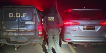 Veículo furtado é encontrado abandonado às margens de rodovia