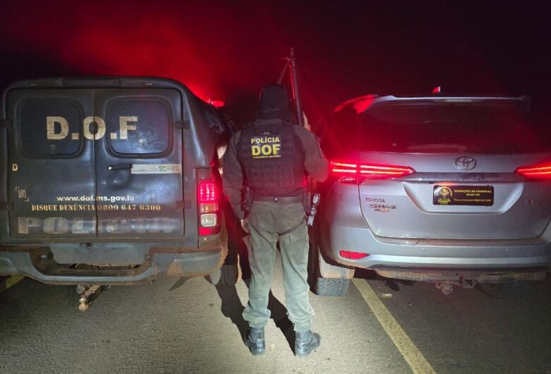 Veículo furtado é encontrado abandonado às margens de rodovia